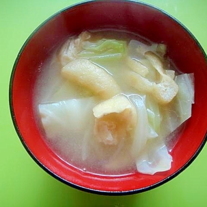 キャベツと油揚げ玉ねぎの味噌汁